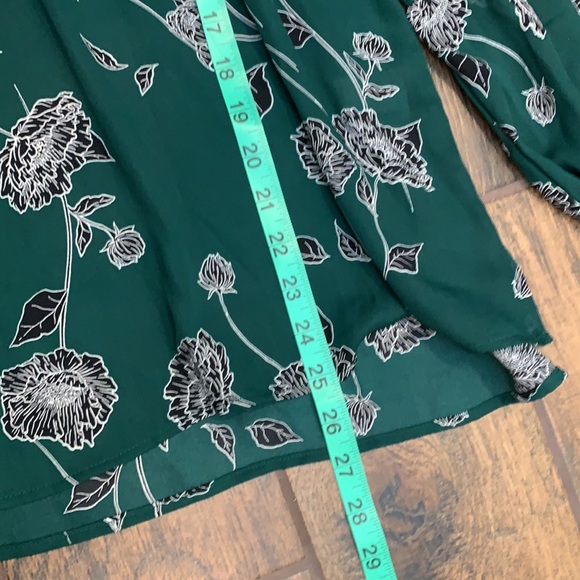 New! Maurices Floral V-Neck Blouse - Picture 9 of 9